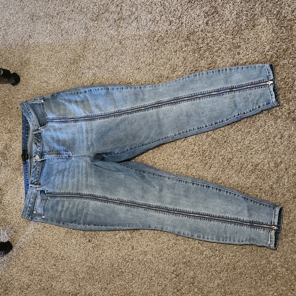 Zipper detail jeans